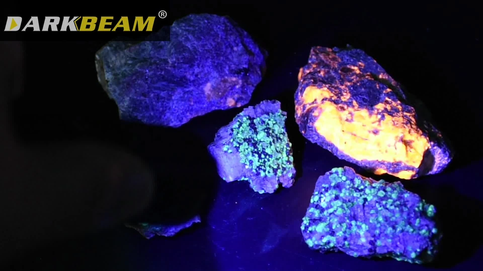 Fluorescent minerals in the DARKBEAM UV demonstration